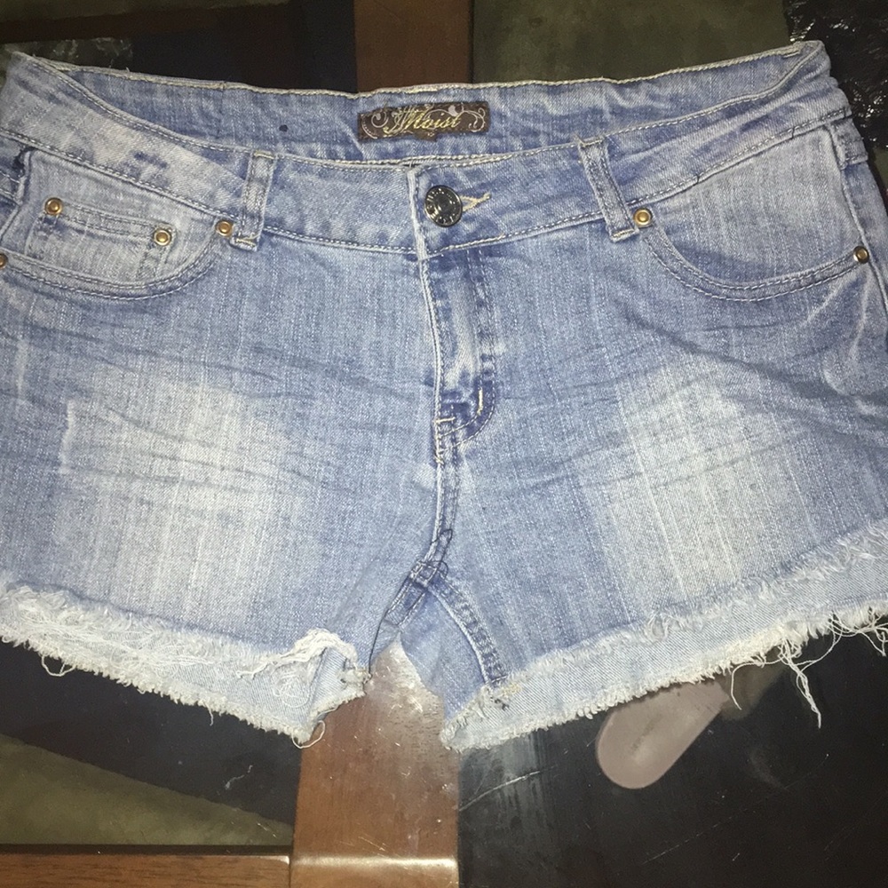 Frayed jean shorts